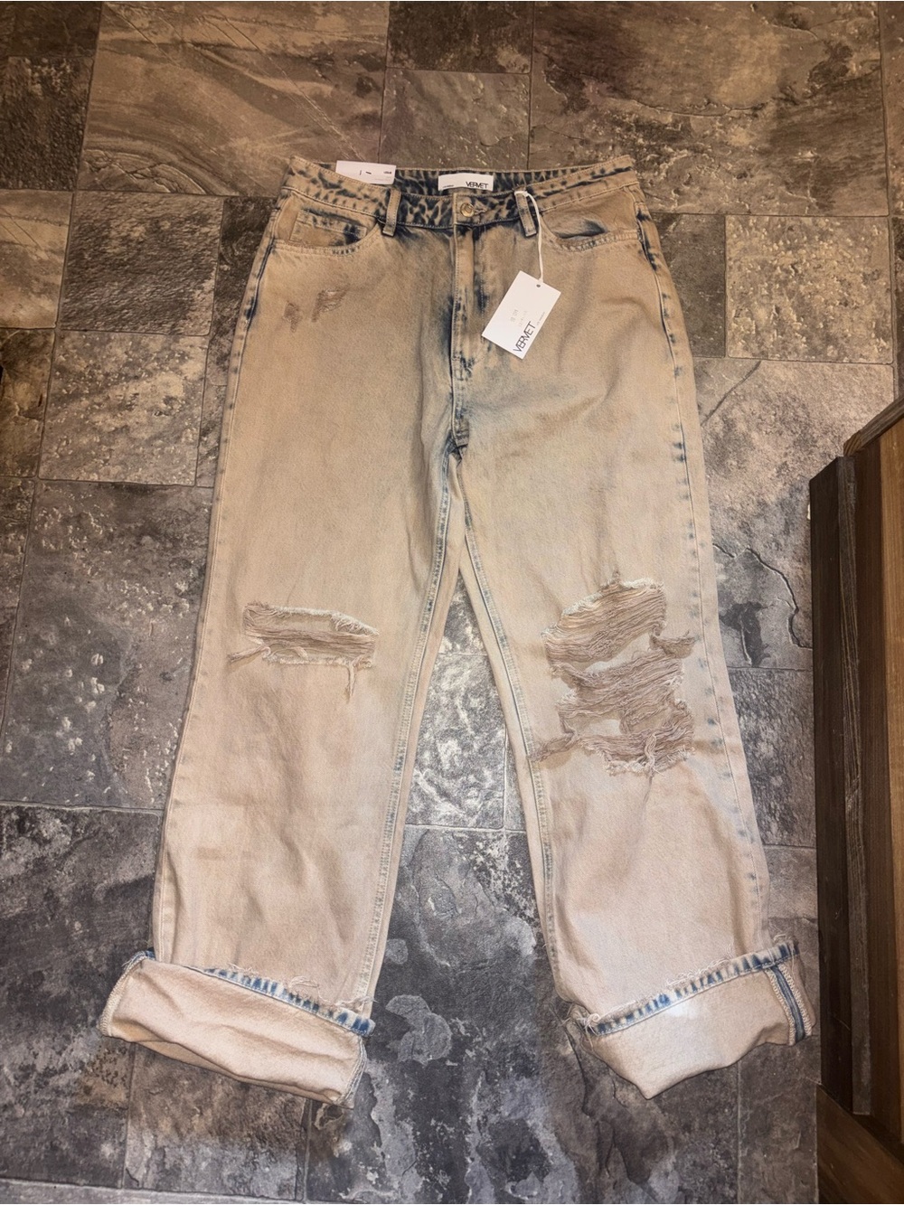 Relaxed Beige Distressed Women's Jeans - Casual Fit